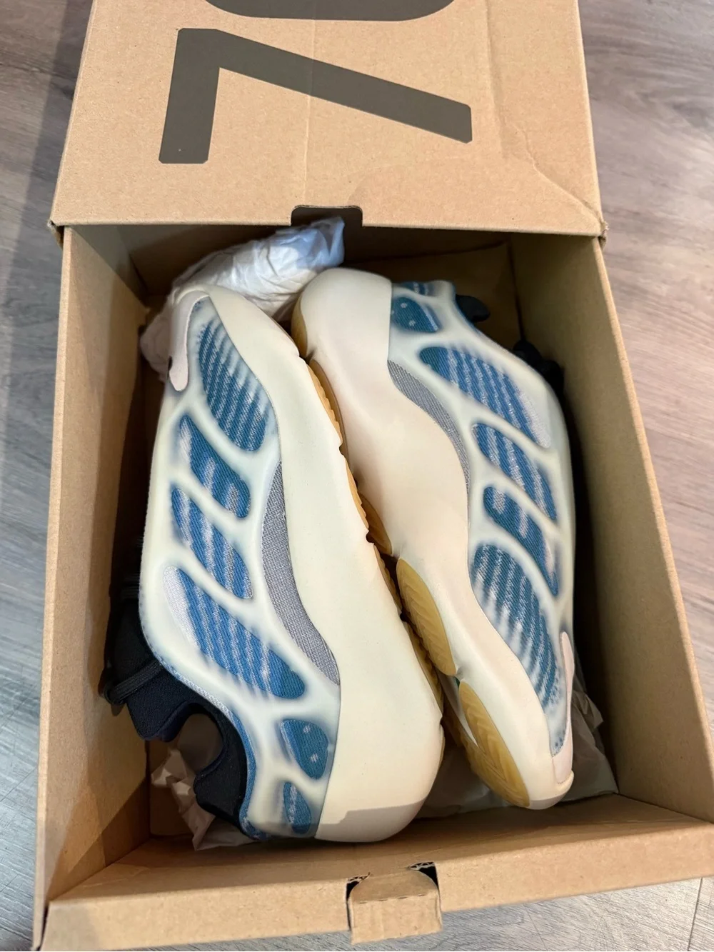 Adidas Yeezy 700 V3